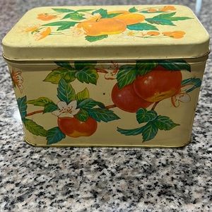 🍎Vintage yellow with fruit storage tin 1982 Current Inc.